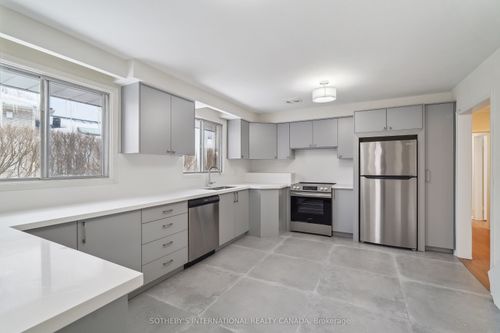 201 Fenn Ave, North York, ON, M2P1Y1 | Card Image