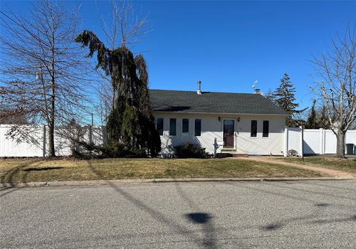 30 Jenkins Ave, North Babylon, NY, 11703-5010 | Card Image
