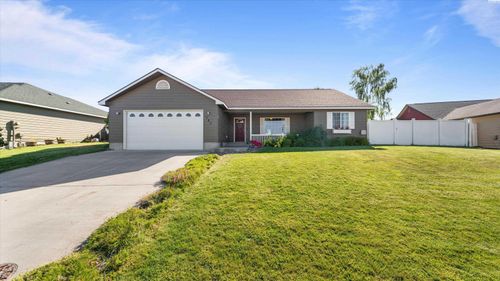 705 Cherry Ln, Grandview, WA, 98930-1484 | Card Image