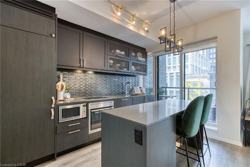 321-783 Bathurst St, Toronto, ON, M5S0A8 | Card Image