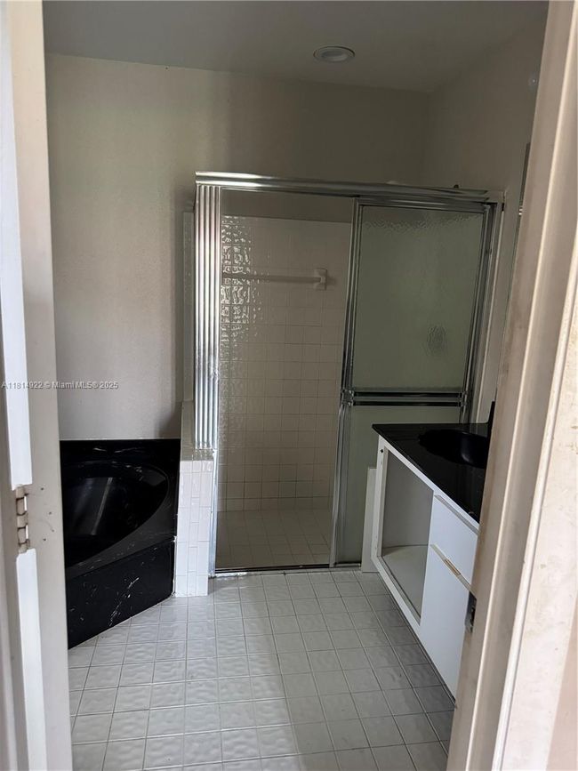 3313 Inverrary Blvd W, Townhouse with 3 bedrooms, 2 bathrooms and null parking in Lauderhill FL | Image 10