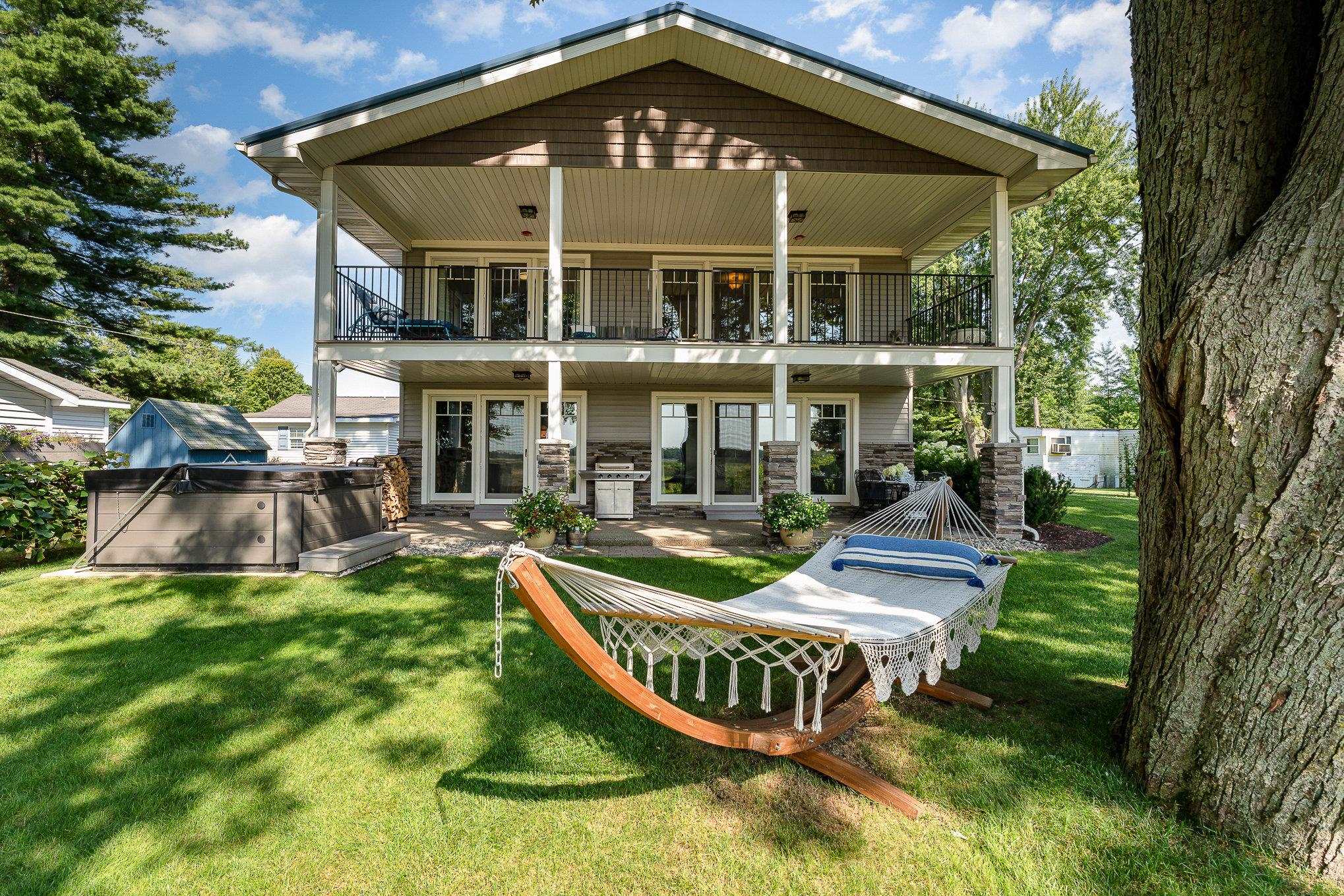 Lakeshore Dr, Hope, MI 48628