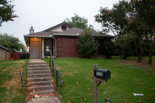 7220 Blackthorn Dr, Fort Worth, TX, 76137-2301 | Card Image
