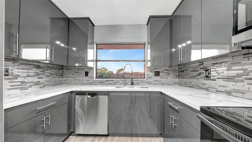 409-10433 Sunrise Lakes Blvd, Sunrise, FL, 33322-5947 | Card Image