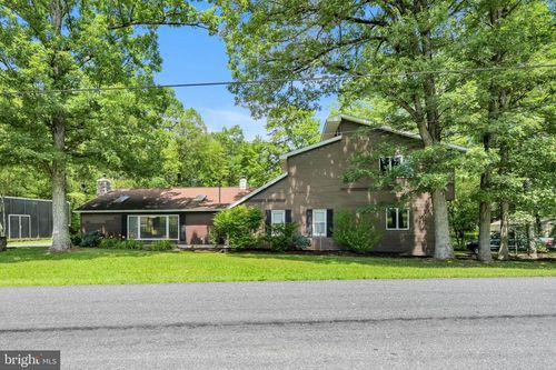 3511 Mountain Rd, Slatington, PA, 18080-3553 | Card Image