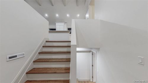 177 Red Creek Rd, Hampton Bays, NY, 11946-1103 | Card Image