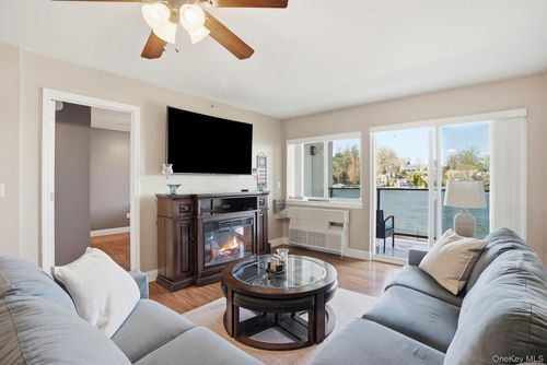 apt-d2-4 Marina Dr, Mahopac, NY, 10541-1612 | Card Image