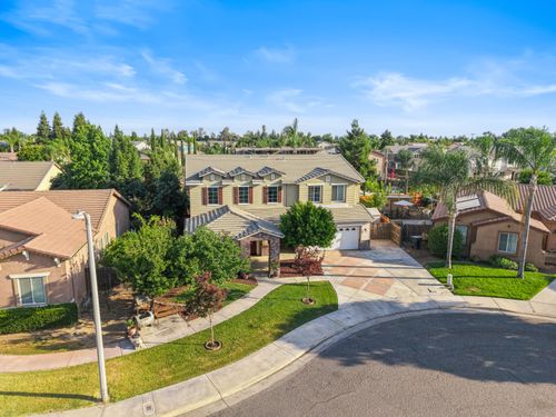 2261 W San Lucia Ct, Porterville, CA, 93257-8861 | Card Image