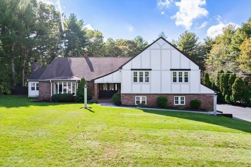 84 Diniz Dr, Raynham, MA, 02767-1764 | Card Image