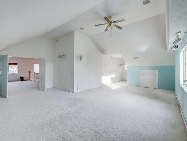 Upstairs room | Image 12