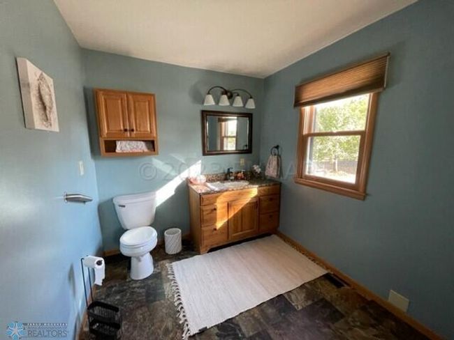 Main floor bath | Image 13