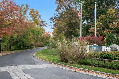 25 Glen Hill Ln, Tarrytown, NY, 10591-5055 | Card Image