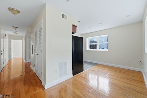 b6-232 Shephard Ave, Newark, NJ, 07112-1860 | Card Image