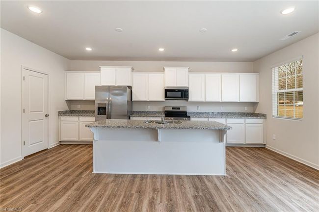 5906 Crossview Dr, House other with 3 bedrooms, 3 bathrooms and null parking in Kernersville NC | Image 7