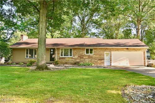 365 Sleepy Hollow Dr, Canfield, OH, 44406-1063 | Card Image