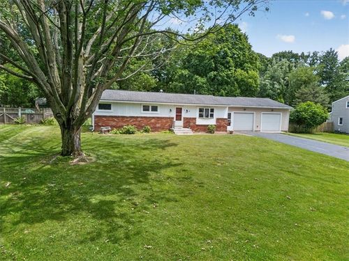 17 Briarwood Ln, Fairport, NY, 14450-2303 | Card Image