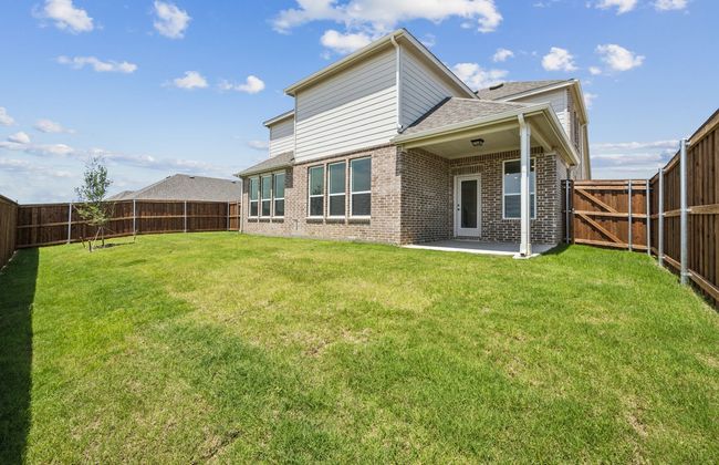 Oversized yard *Real home pictured | Image 18