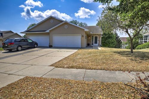 2211 Wood View Dr, Stoughton, WI, 53589-5439 | Card Image