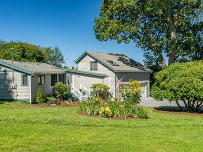 121 Steamboat Street, House other with 3 bedrooms, 2 bathrooms and 4 parking in Jamestown RI | Image 3