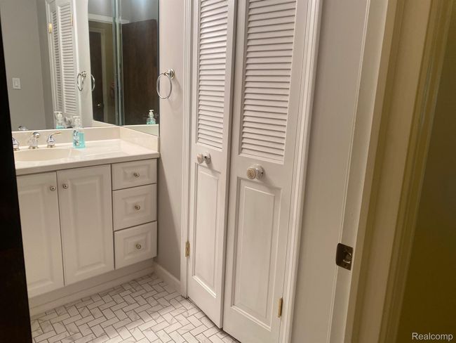 Full bathroom | Image 12