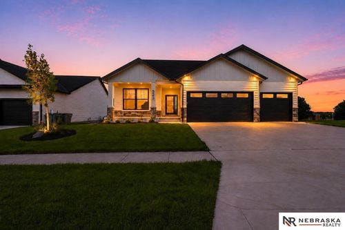 523 Woodsage Rd, Seward, NE, 68434-8113 | Card Image