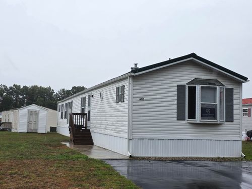 637 S Sunfish Ln, Newaygo, MI, 49337-8049 | Card Image
