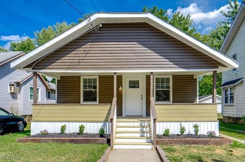 823 Merton Ave, Akron, OH, 44306-1909 | Card Image