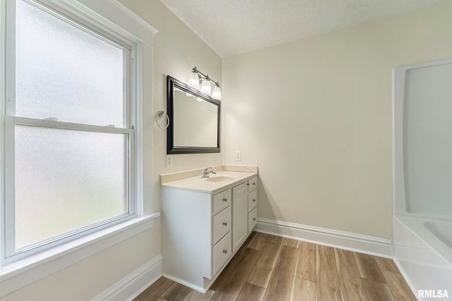 1647 37 Th St, House other with 3 bedrooms, 2 bathrooms and null parking in Rock Island IL | Image 19