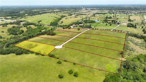 10774 Ewing Ave, Kansas City, MO, 64134-2725 | Card Image