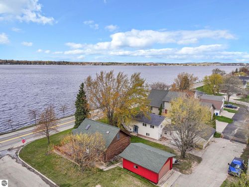 1817 Sunnyside Dr, Cadillac, MI, 49601-8742 | Card Image