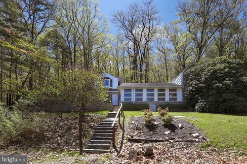 2422 Highland Ave, READING, PA, 19606-2057 | Card Image