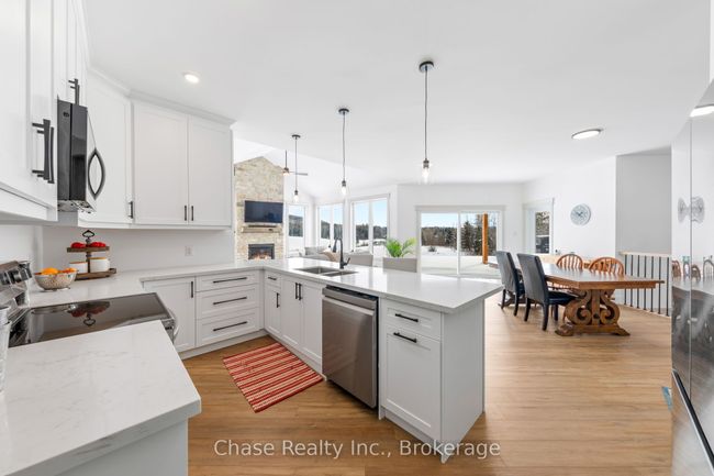 141 3 Mile Lake Rd, House other with 3 bedrooms, 2 bathrooms and 10 parking in Katrine ON | Image 10