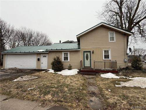 146 Prospect St, Lockport, NY, 14094-2747 | Card Image