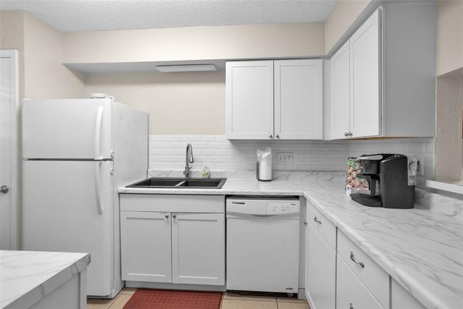 Apt B kitchen | Image 27