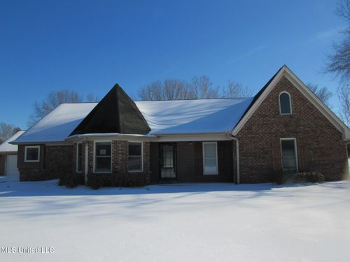 11815 Whispering Pines Dr, Olive Branch, MS, 38654-5994 | Card Image