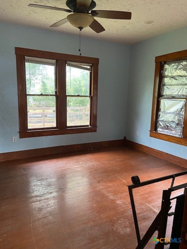 409 E Hochheim St, House other with 3 bedrooms, 2 bathrooms and null parking in Yoakum TX | Image 20