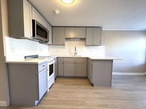 11-31 Western Ave, Gloucester, MA, 01930-3656 | Card Image