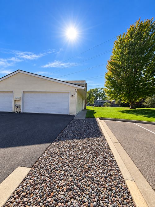 2933 69th Ln N, Brooklyn Center, MN, 55430-1442 | Card Image