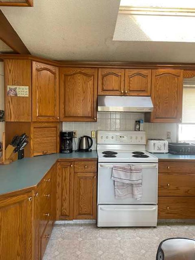648 1 Street W, Home with 3 bedrooms, 2 bathrooms and 4 parking in Brooks AB | Image 3