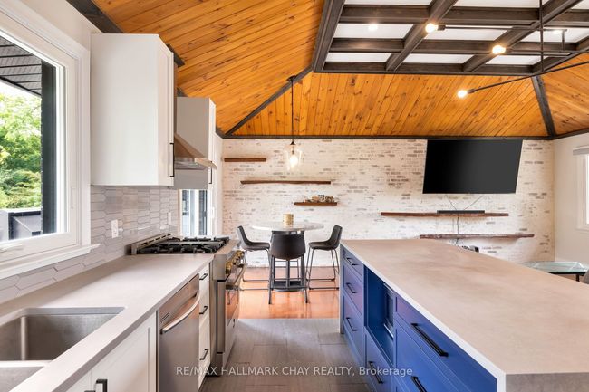 39 Eugenia St, House other with 5 bedrooms, 2 bathrooms and 4 parking in Barrie ON | Image 8