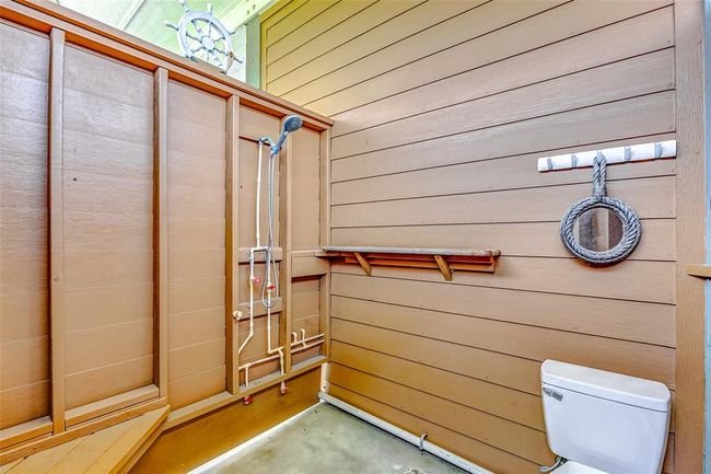 950 Seadrift Dr, House other with 5 bedrooms, 4 bathrooms and null parking in Crystal Beach TX | Image 28