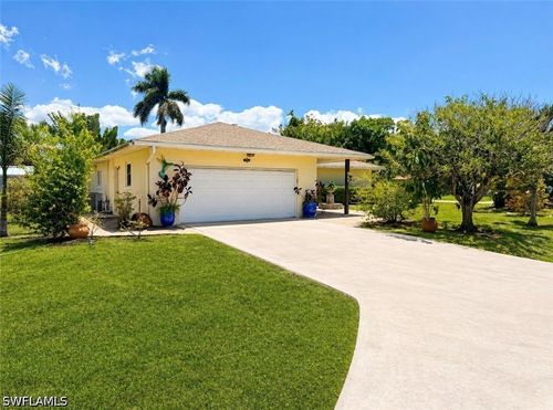 688 W Valley Dr, BONITA SPRINGS, FL, 34134-7407 | Card Image