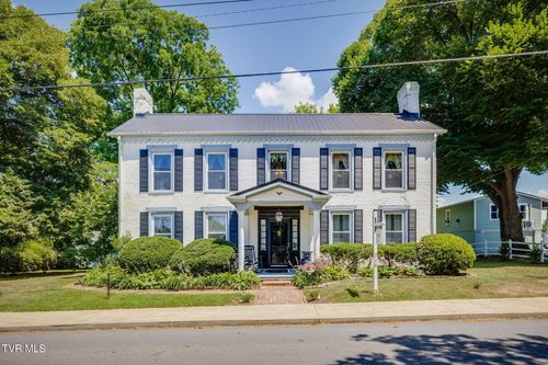 215 S Irish St, Greeneville, TN, 37743-4917 | Card Image