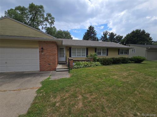 22024 Lester St, Clinton Township, MI, 48035-1737 | Card Image