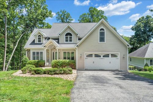 235 Waverly Ln, Moneta, VA, 24121-3390 | Card Image