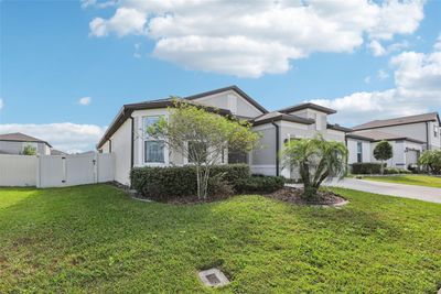 9725 Rally Spring Loop, House other with 3 bedrooms, 2 bathrooms and null parking in Wesley Chapel FL | Image 2