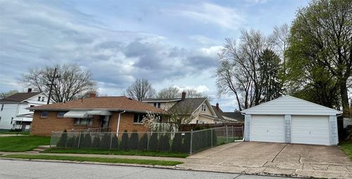 3203 Melrose Ave, Erie, PA, 16508-2305 | Card Image