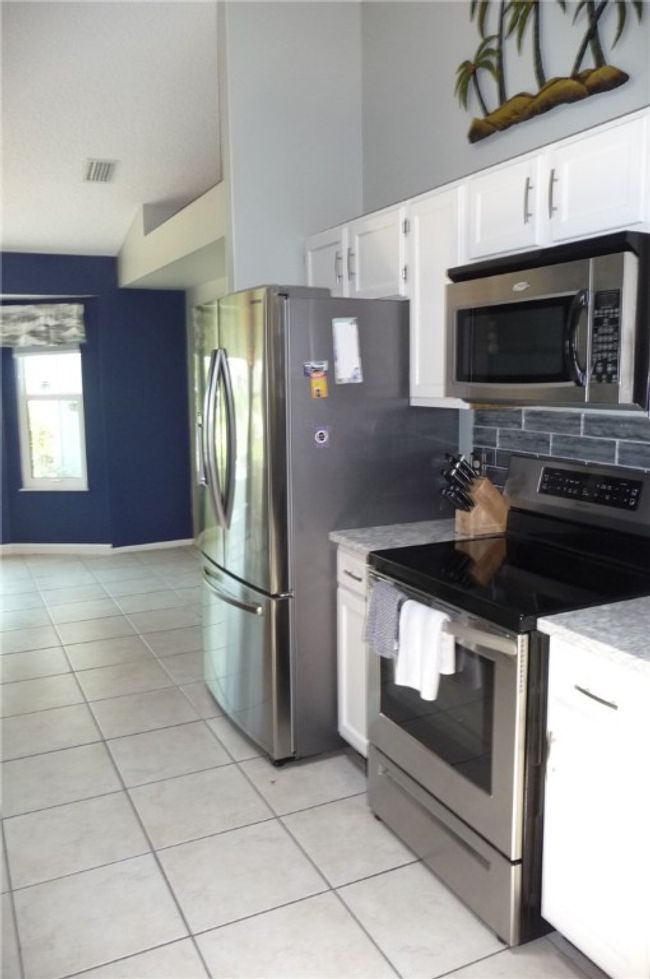 422 Avocado Ave, House other with 3 bedrooms, 2 bathrooms and null parking in SEBASTIAN FL | Image 10