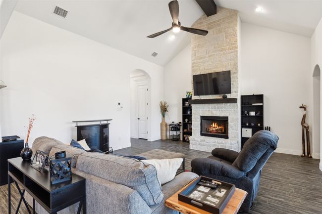 900 E 5 Th St, House other with 4 bedrooms, 2 bathrooms and null parking in Springtown TX | Image 7