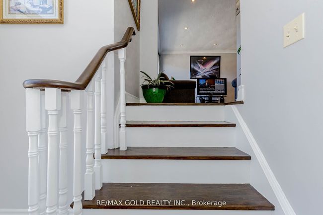 298 Royal Salisbury Way, House attached with 6 bedrooms, 3 bathrooms and 3 parking in Brampton ON | Image 5